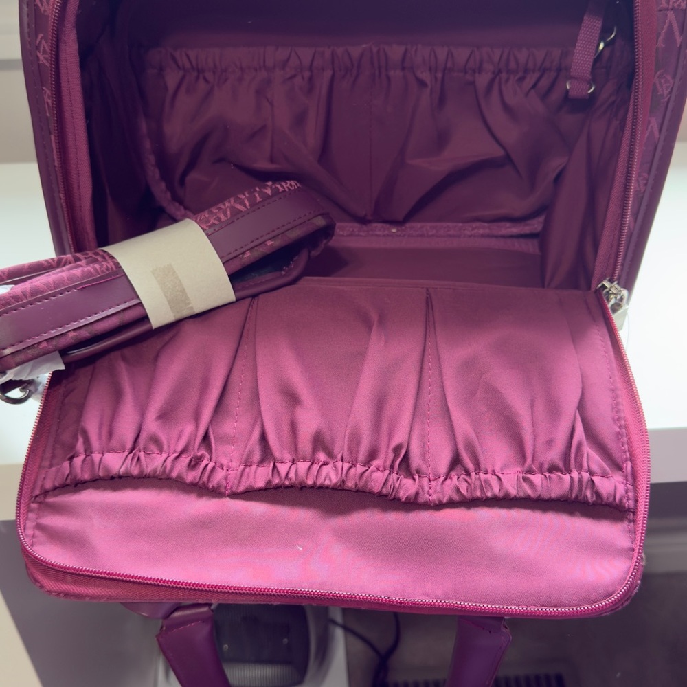 Mary Kay Carry-On Bag - Like NEW! - Picture 8 of 13